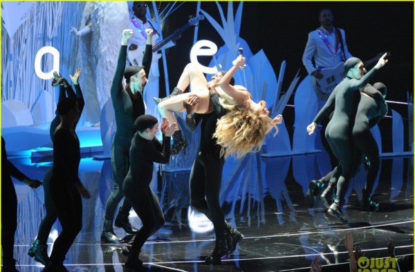 Lady GaGaٱװ ͷװ¶